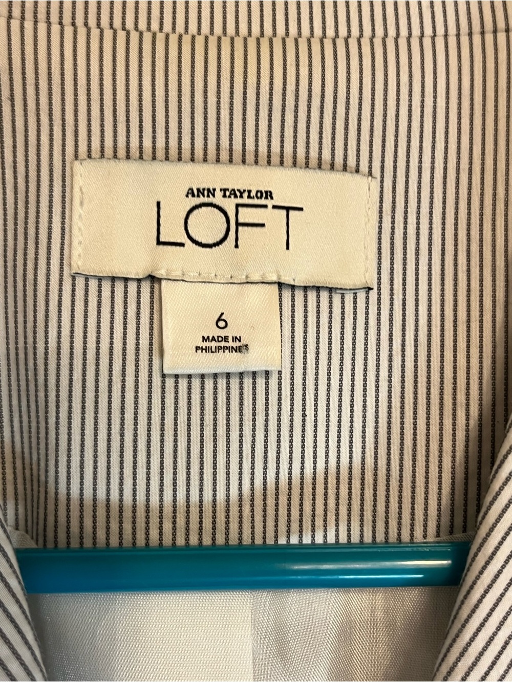Ann Taylor LOFT Light Gray Pinstripe Women's Blazer Size 6 - Picture 2 of 14